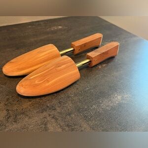 Cedar Wooden Shoe Tree Stretcher Adjustable Aromatic